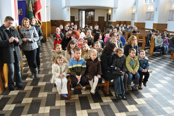 Dzieci, ale jak widać nie tylko, oczekują na przybycie św. Mikołaja Dzieci, ale jak widać nie tylko, oczekują na przybycie św. Mikołaja